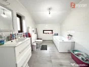 COMISION 0% Duplex despartit prin garaj, 5 camere, teren 660