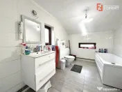 COMISION 0% Duplex despartit prin garaj, 5 camere, teren 660