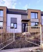 Casa tip triplex, cu 2 camere, de vanzare in Sanandrei.