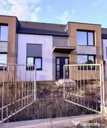 Casa tip triplex, cu 2 camere, de vanzare in Sanandrei.