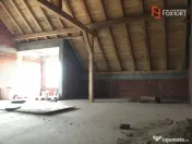 Casa tip triplex, cu 2 camere, de vanzare in Sanandrei. 