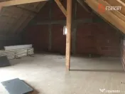 Casa tip triplex, cu 2 camere, de vanzare in Sanandrei. 