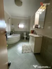 Casa individuala cu 7 camere si teren de 431 mp, zona Lipove 