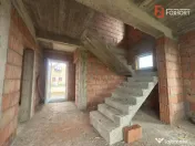 Casa individuala la rosu, 5 camere, teren 508 mp, in Giarmat 