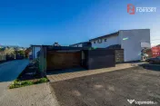Casa 3 camere cu spatiu comercial in Carani - ID V4331 