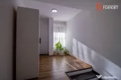Casa 3 camere cu spatiu comercial in Carani - ID V4331 