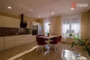 Casa 3 camere cu spatiu comercial in Carani - ID V4331 