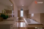 Casa 3 camere cu spatiu comercial in Carani - ID V4331 