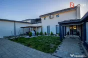 Casa 3 camere cu spatiu comercial in Carani - ID V4331 