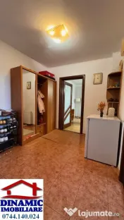 Ap 2 cam decomandat, etaj intermediar, mobilat și utilat – 69000 Euro