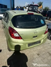Opel Corsa D Benzină – 216.159 km – 1.100 Euro 