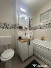 Apartament decomandat cu 3 camere, renovat recent, centrală 