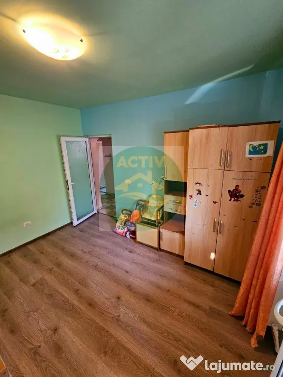 DE VÂNZARE – APARTAMENT 3 CAMERE ,centru, ETaj 2 - Roman (Neamt)