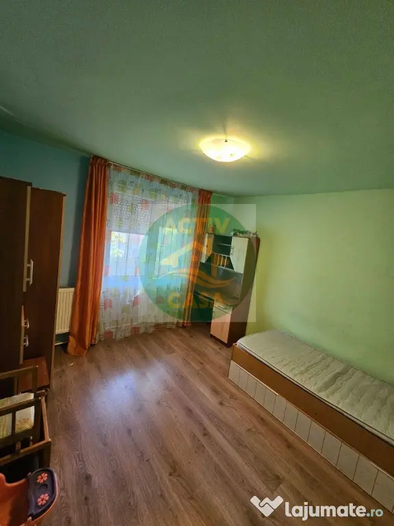 DE VÂNZARE – APARTAMENT 3 CAMERE ,centru, ETaj 2 - Roman (Neamt)