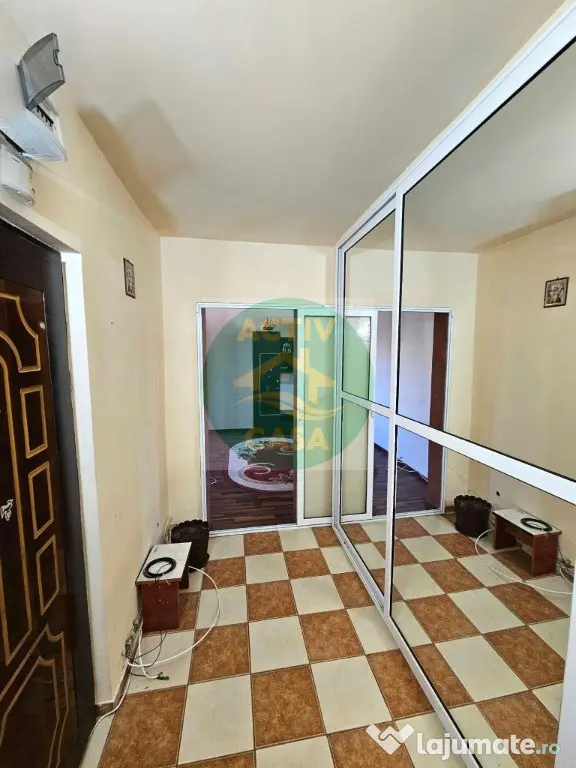 DE VÂNZARE – APARTAMENT 3 CAMERE ,centru, ETaj 2 - Roman (Neamt)