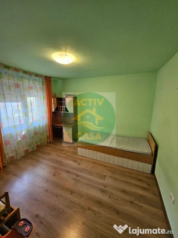 DE VÂNZARE – APARTAMENT 3 CAMERE ,centru, ETaj 2 - Roman (Neamt)