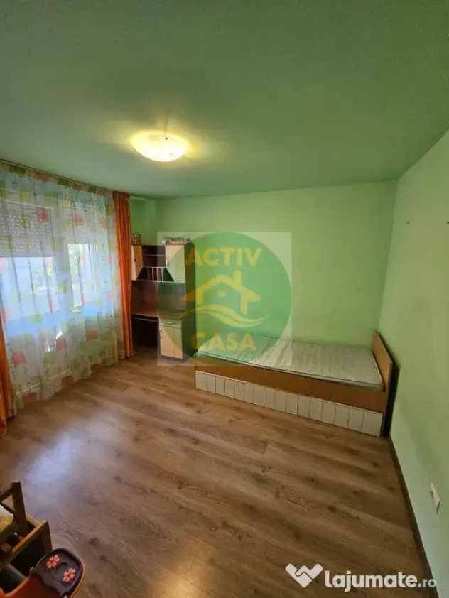 DE VÂNZARE – APARTAMENT 3 CAMERE ,centru, ETaj 2 - Roman (Neamt)