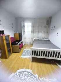 Apartament cu 3 camere semidecomandat central