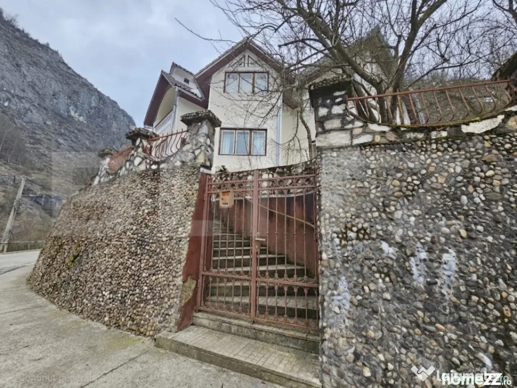 Casă la munte în Scărișoara – 286 mp, teren 2.699 mp
