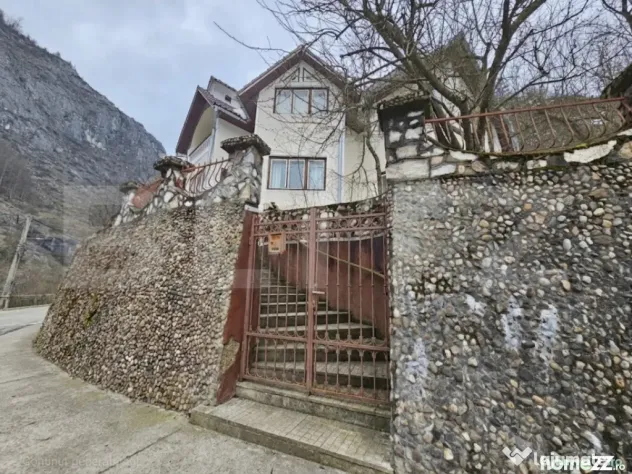 Casă la munte în Scărișoara – 286 mp, teren 2.699 mp