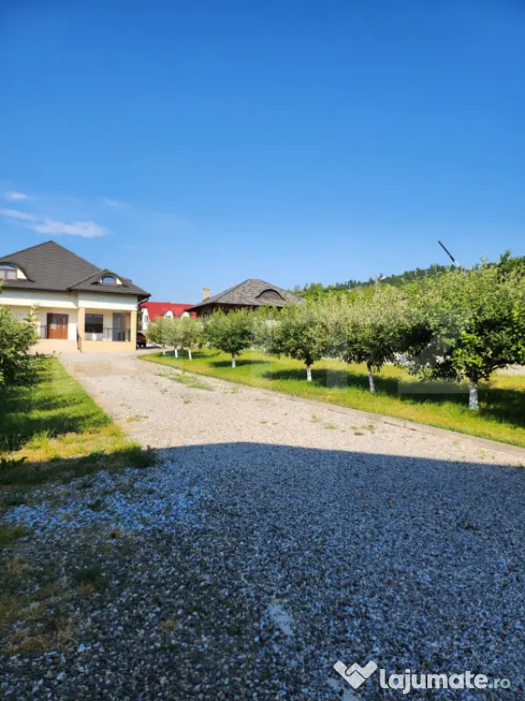 Casa individuala, 411 mp, împreună cu 2000mp teren, Gura - Gura Humorului (Suceava)