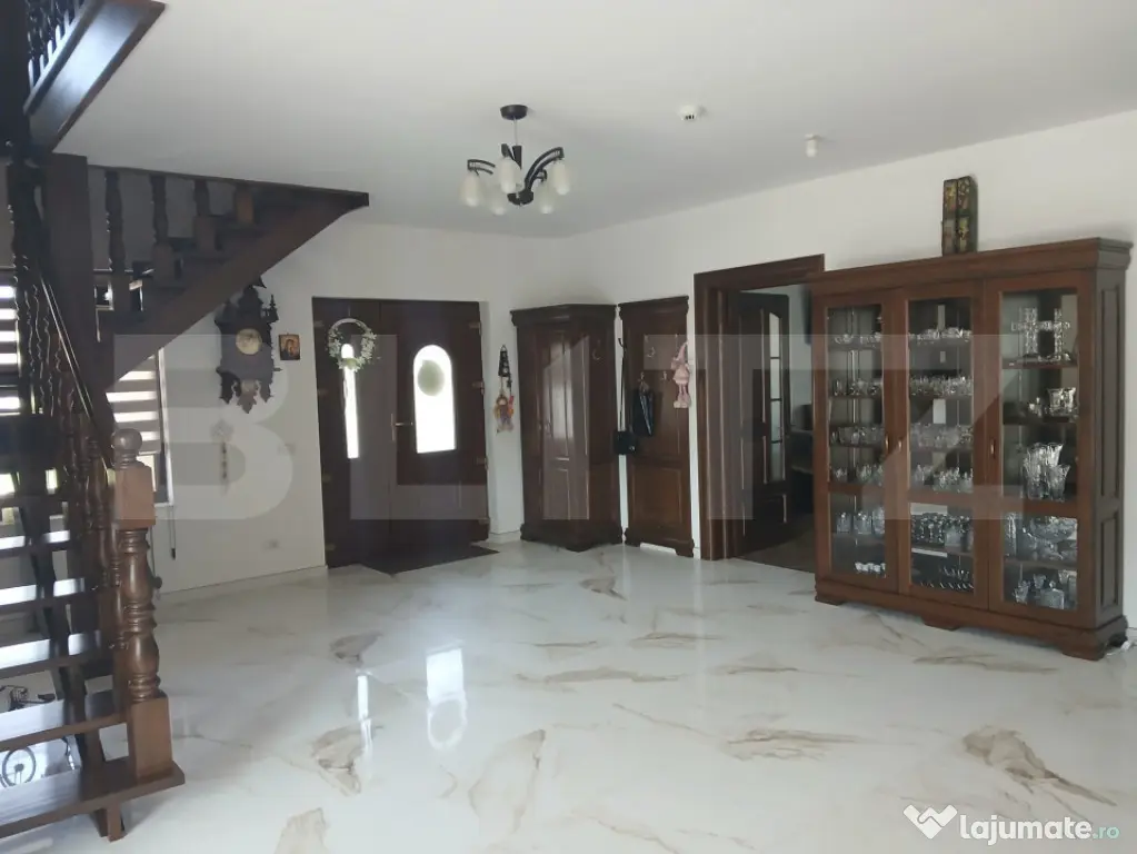 Casa individuala, 411 mp, împreună cu 2000mp teren, Gura - Gura Humorului (Suceava)