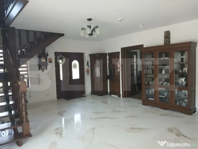 Casa individuala, 411 mp, împreună cu 2000mp teren, Gura - Gura Humorului (Suceava)
