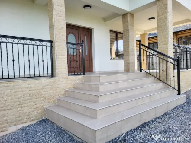 Casa individuala, 411 mp, împreună cu 2000mp teren, Gura - Gura Humorului (Suceava)
