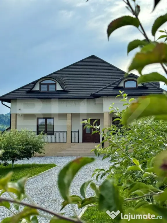 Casa individuala, 411 mp, împreună cu 2000mp teren, Gura - Gura Humorului (Suceava)