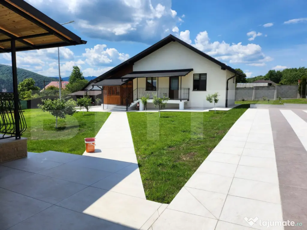 Casa individuala, 411 mp, împreună cu 2000mp teren, Gura - Gura Humorului (Suceava)