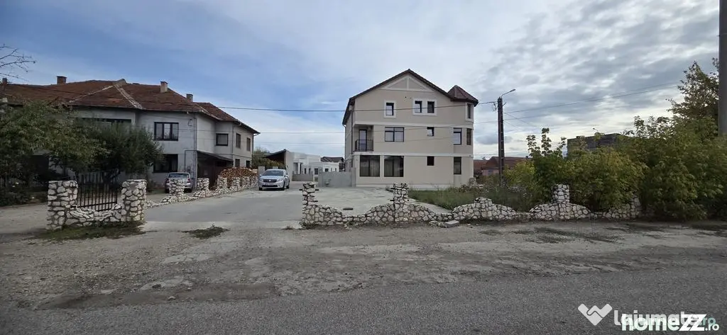 IMOBIL DE ÎNCHIRIAT – 6 APARTAMENTE | 22 LOCURI DE CAZARE - Lugoj (Timis)