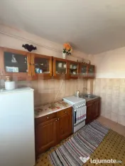 Apartament cu 3 camere, 66 mp, decomandat, zona Zamca 