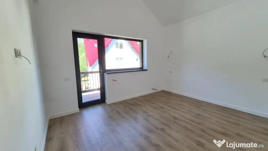Apartament cu 4 camere 125 mp (4 garsoniere) la cheie + 60 mp pod - Busteni - Busteni (Prahova)