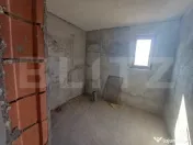 Casă cu beci si etaj, teren aferent de 16000 mp, situată