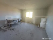 Casă cu beci si etaj, teren aferent de 16000 mp, situată