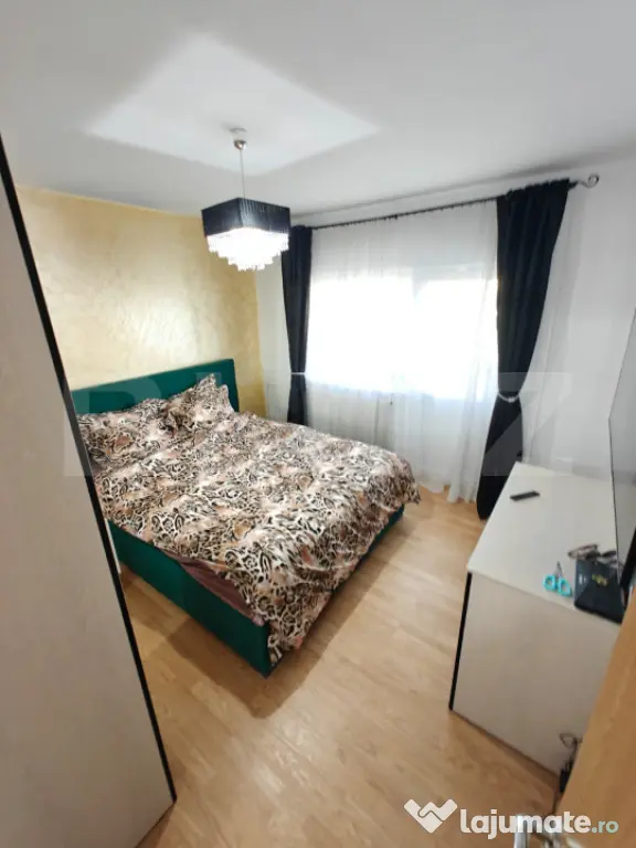 Apartament 3 camere | 94 mp | 3 balcoane | 2 bai | Renovat - Mioveni (Arges)