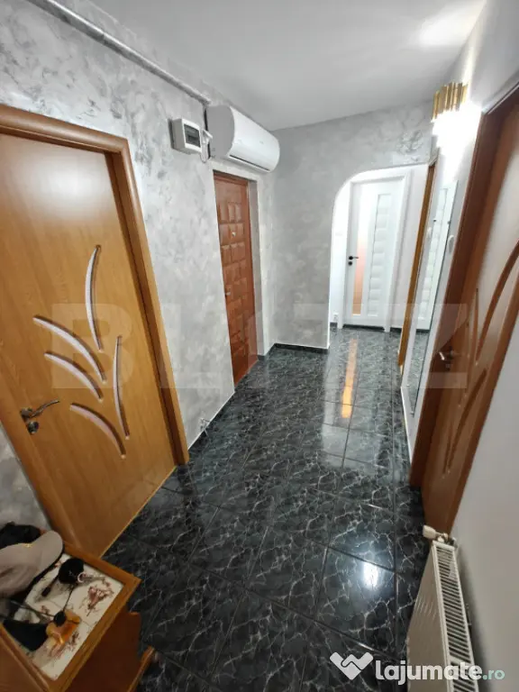Apartament 3 camere | 94 mp | 3 balcoane | 2 bai | Renovat - Mioveni (Arges)