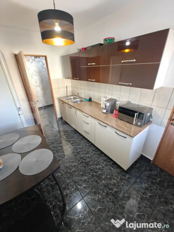 Apartament 3 camere, 94 mp, zona Mioveni - Mioveni (Arges)