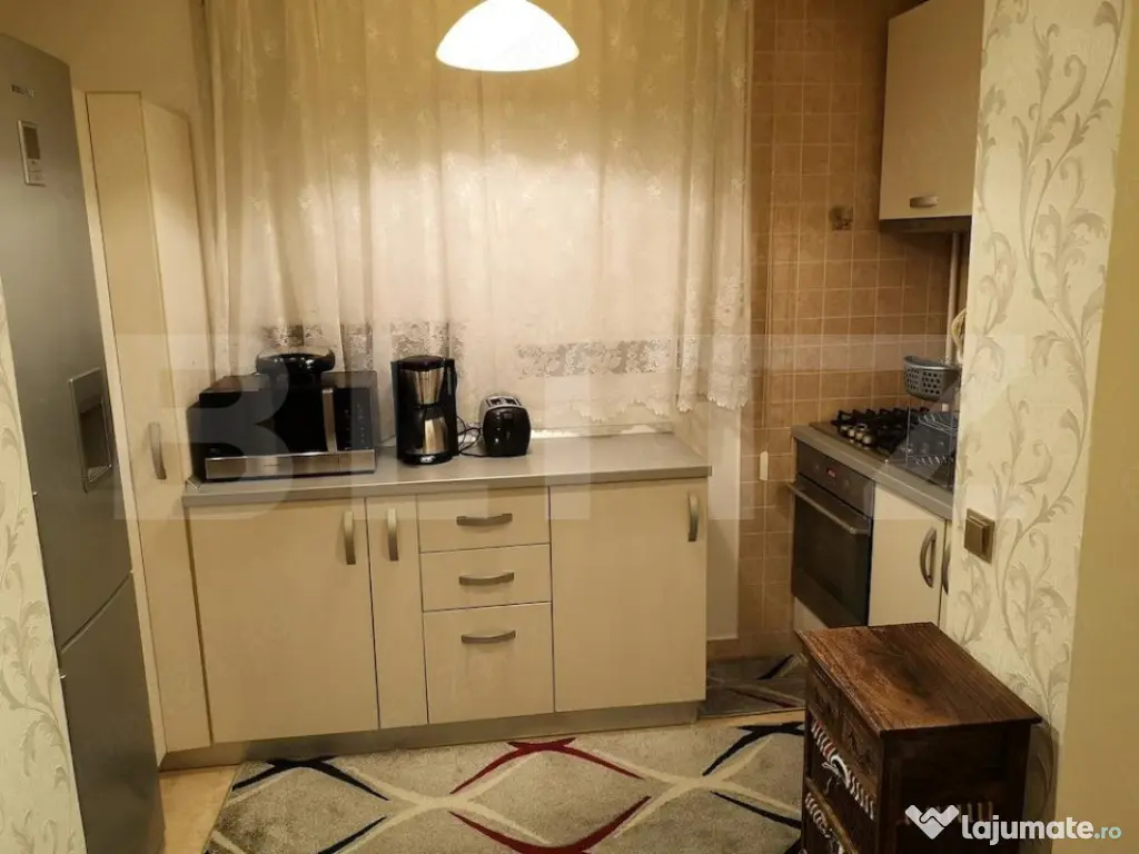 Vânzare Apartament 3 camere, decomandat, complet mobilat ș - Sibiu (Sibiu)