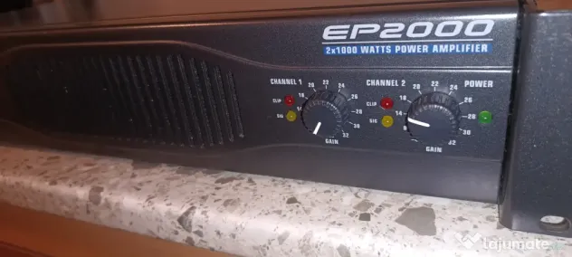 Stație amplificare Behringer 2000 W