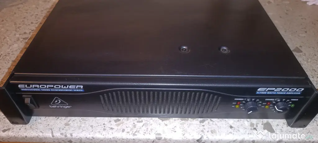 Stație amplificare Behringer 2000 W