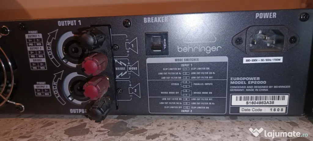 Stație amplificare Behringer 2000 W