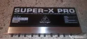 Crossover Behringer CX2310 