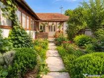 Casa cu farmec si potential, 4 camere, terasa, gradina priva
