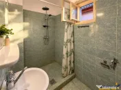 Casa cu farmec si potential, 4 camere, terasa, gradina priva 