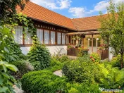 Casa cu farmec si potential, 4 camere, terasa, gradina priva 