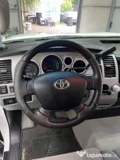 Toyota Tundra 5.7 V8 - 2009 - 386 CP - 4 uși - 6 locuri 