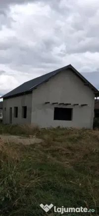 Casa la roșu Gălbinași 