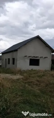 Casa la roșu Gălbinași