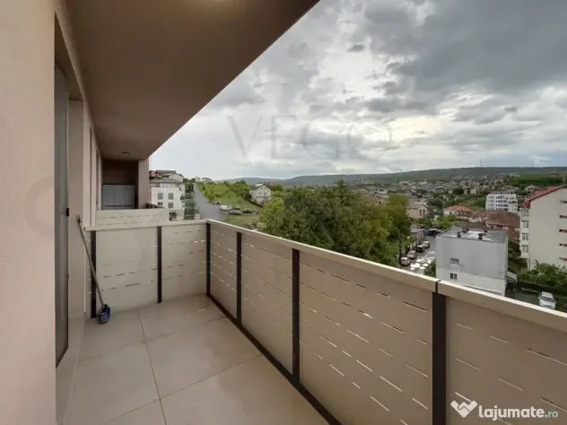 Apartament cu 2 camere, garaj, balcon, aproape de Auchan Iri - Cluj-Napoca (Cluj)
